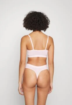 Adidas Originals Scoop Bralette - Brassière - Rose -ASOS eb789c34fa0c4b0a8c1b7237261322d0