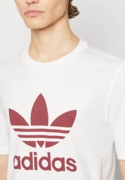 Adidas Originals Trefoil Unisex - T-Shirt Imprimé - Shadow Red -ASOS eef74d213503411cb5b47a424d3a69f7