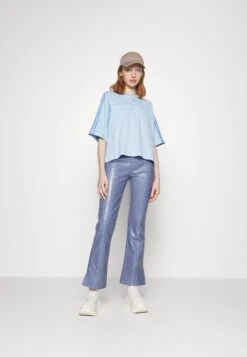 Adidas Originals Archive Cutline Tee - T-Shirt Imprimé - Clear Sky -ASOS f2068305b9a147df9b143ce5c91c20c4