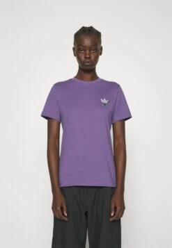 Adidas Originals Graphic Tee - T-Shirt Imprimé - Tech Purple -ASOS f2ea68b38ebf4d3db09353c167b21b70