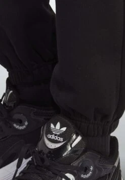 Adidas Originals Essentials - Pantalon De Survêtement - Black 8 Adidas Originals Essentials - Pantalon De Survêtement - Black -ASOS f37bae10a7114e6a9555fa31ccbba951