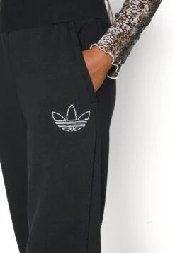 Adidas Originals Cuffed Pant - Pantalon De Survêtement - Black -ASOS f5e49fa8f1714349a58889f93ae9b0a4