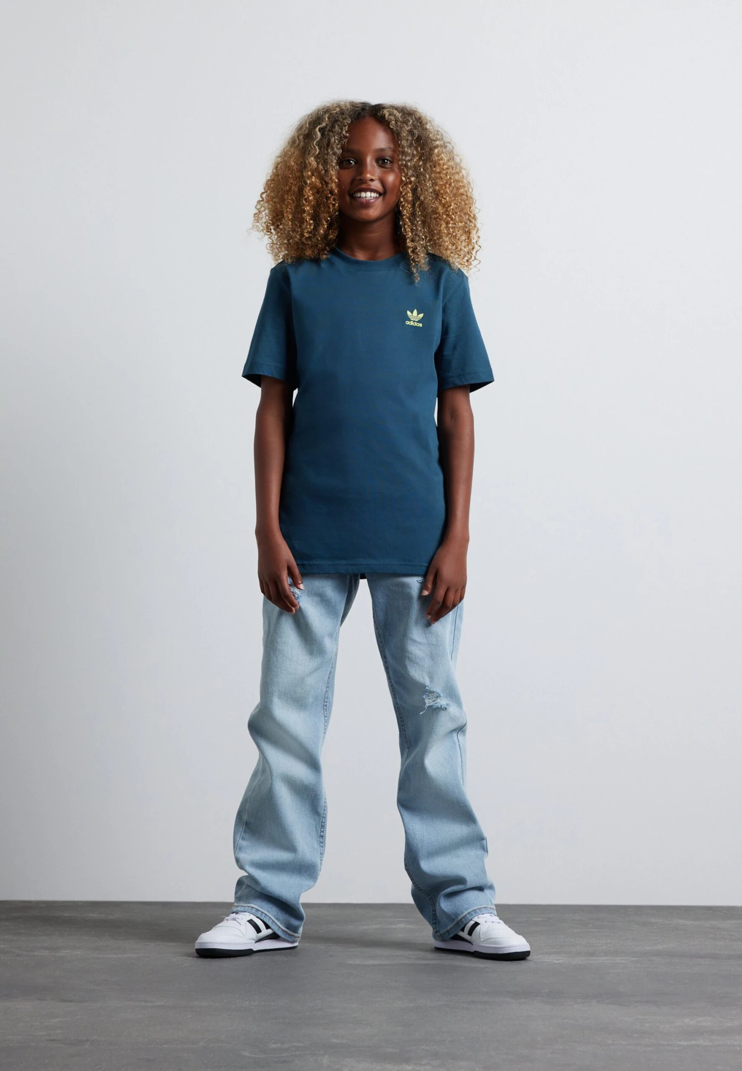 Adidas Originals Tee Junior Unisex - T-Shirt Basique - Arctic Night/Pulse Yellow 2 Adidas Originals Tee Junior Unisex - T-Shirt Basique - Arctic Night/Pulse Yellow – Image 2