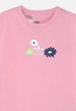 Adidas Originals Tee - T-Shirt Imprimé - True Pink -ASOS f8804f3a073b4166ac1364628332ea29