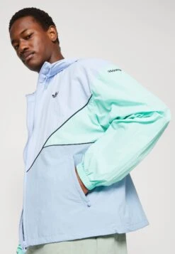 Adidas Originals Unisex - Veste Coupe-Vent - Blue Dawmbient Sky/Easy Green -ASOS f8dfa0bdcd484cc1a29bfaaa71c94549