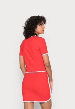 Adidas Originals Crop With Binding Details - T-Shirt Imprimé - Vivid Red -ASOS fdbc0da39bd746e9b64b1213a53b2917