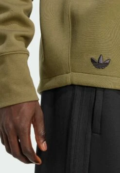 Adidas Originals CREW - Sweatshirt - Focus Olive -ASOS ffc98708ddf44b38ab6b3f926bbf0dff